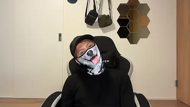 Snapshot of kensnb chatting on 11/17/25, 10:54 kensnb online show from 11/17/25, 10:54