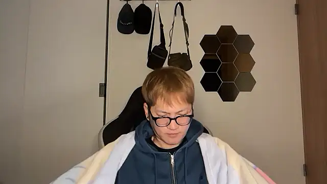 Snapshot of kensnb chatting on 11/20/25, 08:08 kensnb online show from 11/20/25, 08:08