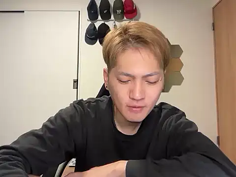 Snapshot of kensnb chatting on 11/26/25, 07:48 kensnb online show from 11/26/25, 07:48