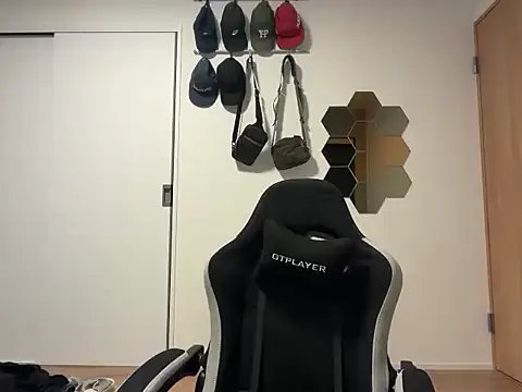 Snapshot of kensnb chatting on 12/13/25, 07:53 kensnb online show from 12/13/25, 07:53