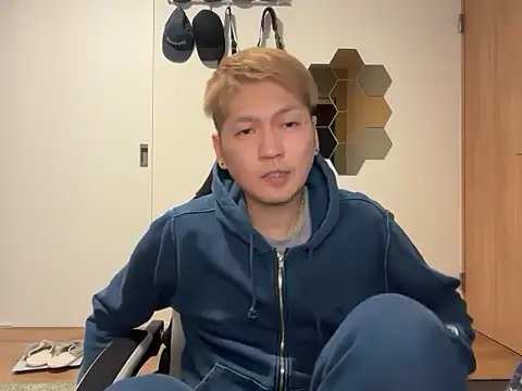 Snapshot of kensnb chatting on 12/14/25, 12:10 kensnb online show from 12/14/25, 12:10