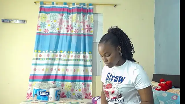 Snapshot of Madison__12 chatting on 02/13/25, 02:12 Madison  12 online show from 02/13/25, 02:12