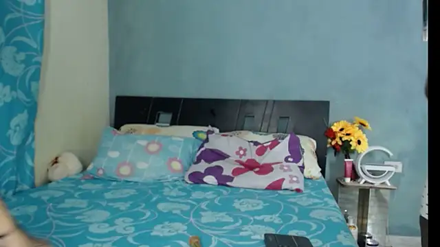 Snapshot of Madison__12 chatting on 02/21/25, 02:17 Madison  12 online show from 02/21/25, 02:17