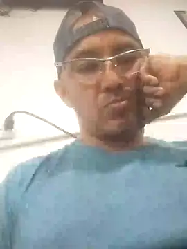 Snapshot of exmilitary chatting on 01/28/25, 01:18 exmilitary online show from 01/28/25, 01:18