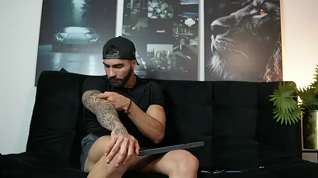 Snapshot of Austin_bolt chatting on 10/10/25, 02:43 Austin bolt online show from 10/10/25, 02:43