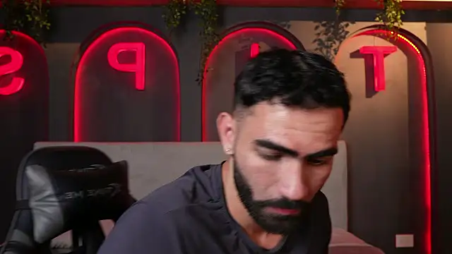 Snapshot of Austin_bolt chatting on 10/28/25, 03:32 Austin bolt online show from 10/28/25, 03:32