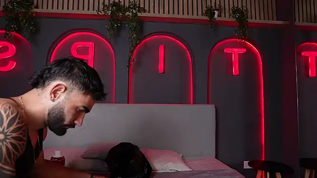 Snapshot of Austin_bolt chatting on 10/30/25, 03:19 Austin bolt online show from 10/30/25, 03:19