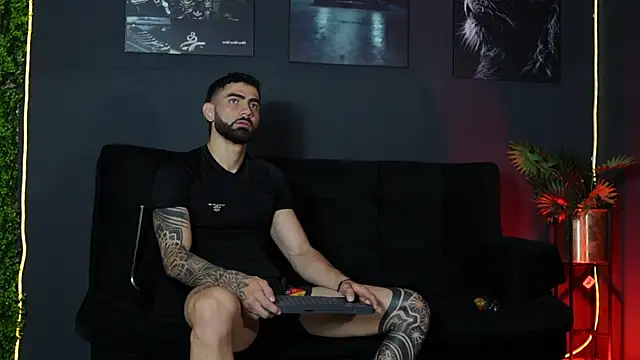 Austin bolt online show from 12/04/25, 01:59