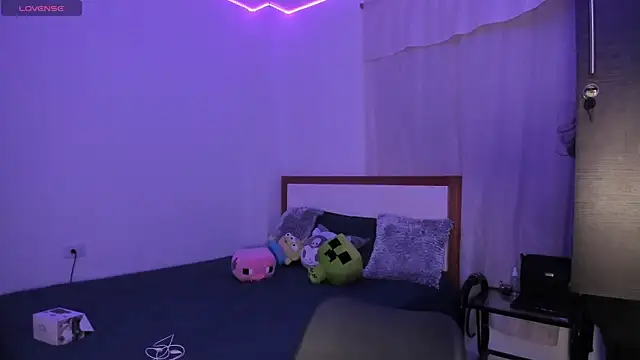 Alice woodville online show from 06/25/26, 04:01