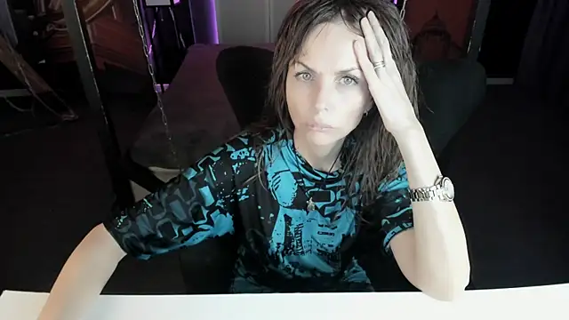 Snapshot of Elizabe_th chatting on 03/15/25, 09:27 Elizabe th online show from 03/15/25, 09:27