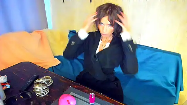 Elizabe th online show from 06/24/26, 01:37
