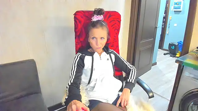 Elizabe th online show from 07/24/26, 01:36