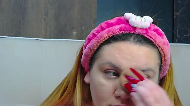 MelanieBrownn online show from 12/17/25, 06:41