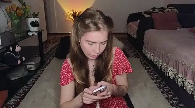 Snapshot of luuemmy chatting on 03/17/25, 02:08 luuemmy online show from 03/17/25, 02:08
