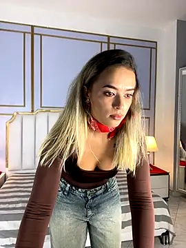 aziac10 online show from 09/28/25, 11:37