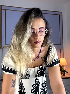 aziac10 online show from 10/10/25, 11:42