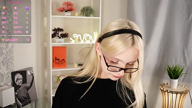 Snapshot of Naughty__Couplles chatting on 11/20/25, 04:18 Naughty Couplles online show from 11/20/25, 04:18