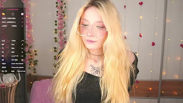 Snapshot of Naughty__Couplles chatting on 02/25/26, 03:16 Naughty Couplles online show from 02/25/26, 03:16