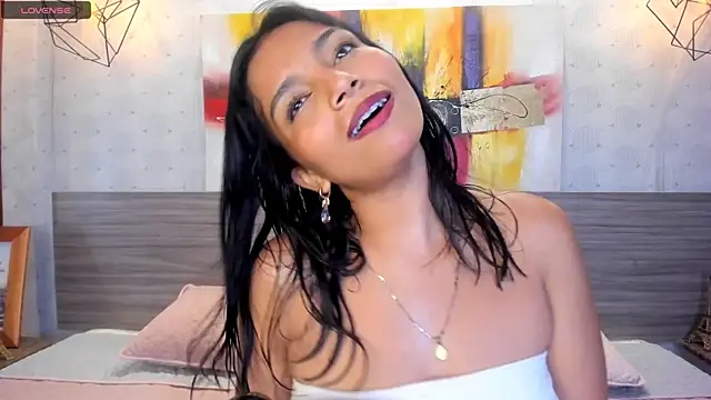 Snapshot of Candys_victoria chatting on 03/01/25, 01:43 Candys victoria online show from 03/01/25, 01:43