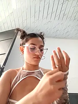 Snapshot of Ary-18 chatting on 09/18/25, 01:35 Ary-18 online show from 09/18/25, 01:35