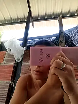 Snapshot of Ary-18 chatting on 09/25/25, 02:10 Ary-18 online show from 09/25/25, 02:10