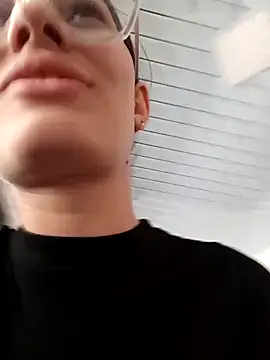 Snapshot of Ary-18 chatting on 10/02/25, 01:40 Ary-18 online show from 10/02/25, 01:40