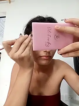 Snapshot of Ary-18 chatting on 10/13/25, 02:06 Ary-18 online show from 10/13/25, 02:06