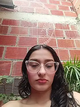 Snapshot of Ary-18 chatting on 10/23/25, 01:43 Ary-18 online show from 10/23/25, 01:43