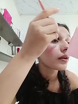 Snapshot of Ary-18 chatting on 10/24/25, 02:02 Ary-18 online show from 10/24/25, 02:02