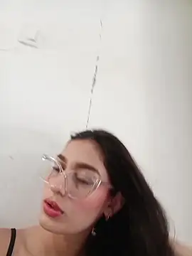 Snapshot of Ary-18 chatting on 10/28/25, 01:36 Ary-18 online show from 10/28/25, 01:36