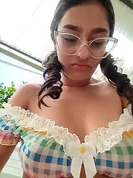 Snapshot of Ary-18 chatting on 10/29/25, 01:46 Ary-18 online show from 10/29/25, 01:46