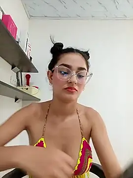 Snapshot of Ary-18 chatting on 10/30/25, 01:56 Ary-18 online show from 10/30/25, 01:56