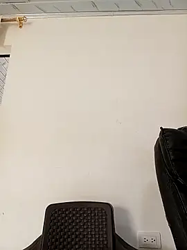 Snapshot of Ary-18 chatting on 11/01/25, 03:03 Ary-18 online show from 11/01/25, 03:03