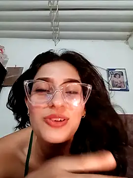 Snapshot of Ary-18 chatting on 11/12/25, 01:39 Ary-18 online show from 11/12/25, 01:39