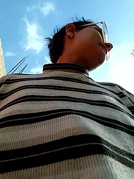 Snapshot of Ary-18 chatting on 11/22/25, 01:43 Ary-18 online show from 11/22/25, 01:43