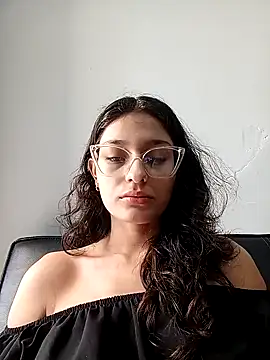 Snapshot of Ary-18 chatting on 12/05/25, 02:03 Ary-18 online show from 12/05/25, 02:03