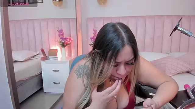 Annie karlsson   online show from 10/04/25, 04:10