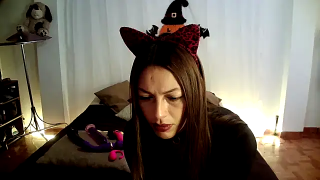 Snapshot of Hanna_Charming chatting on 10/19/25, 06:30 Hanna Charming online show from 10/19/25, 06:30