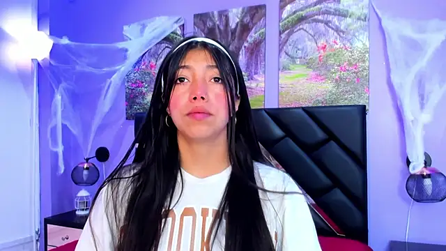 KimberlyVillaLobos online show from 10/21/25, 11:33