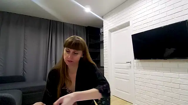 Daniella Lorente online show from 05/05/26, 09:45