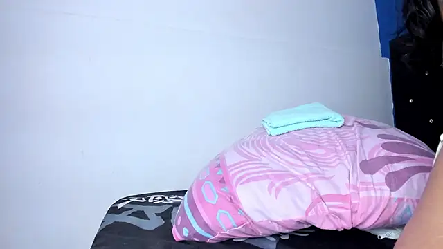 Snapshot of skinnycollins1 chatting on 10/04/25, 02:42 skinnycollins1 online show from 10/04/25, 02:42