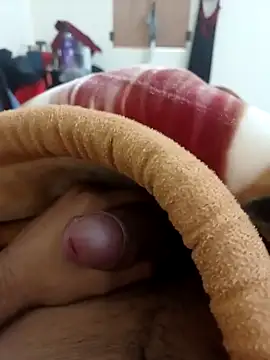 Snapshot of Pussy__1lover69 chatting on 01/01/25, 05:33 Pussy 1lover69 online show from 01/01/25, 05:33