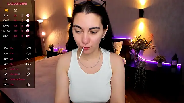 hannacheekss  online show from 12/03/24, 07:10