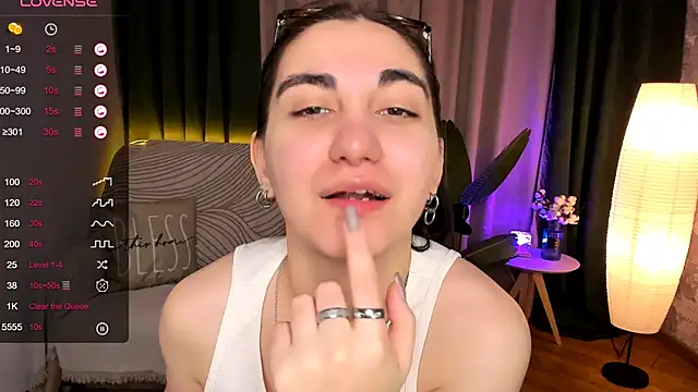 hannacheekss  online show from 12/04/24, 02:20