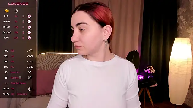 Snapshot of hannacheekss_ chatting on 09/23/25, 02:14 hannacheekss online show from 09/23/25, 02:14