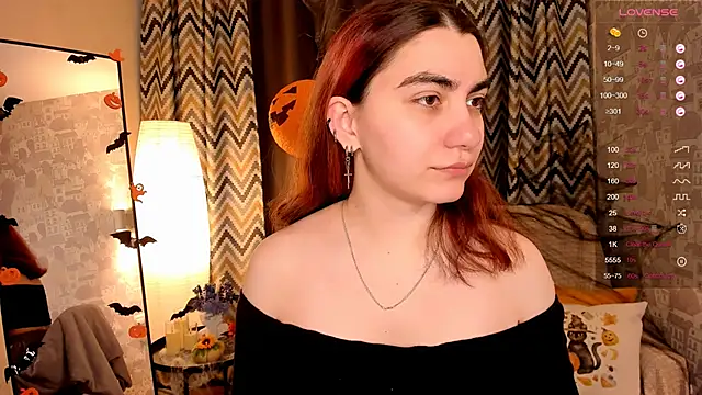 Snapshot of hannacheekss_ chatting on 10/29/25, 06:04 hannacheekss online show from 10/29/25, 06:04