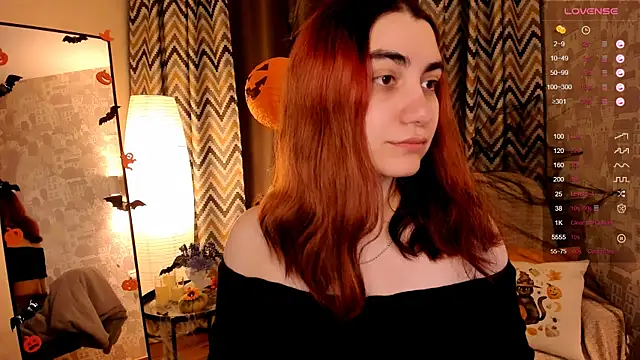 Snapshot of hannacheekss_ chatting on 10/30/25, 02:02 hannacheekss online show from 10/30/25, 02:02