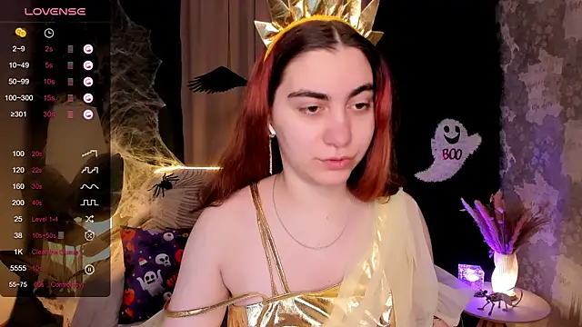 Snapshot of hannacheekss_ chatting on 10/31/25, 02:01 hannacheekss online show from 10/31/25, 02:01