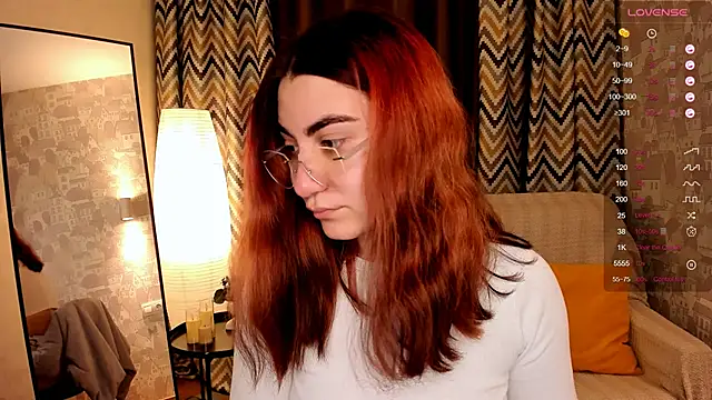 Snapshot of hannacheekss_ chatting on 11/05/25, 02:11 hannacheekss online show from 11/05/25, 02:11