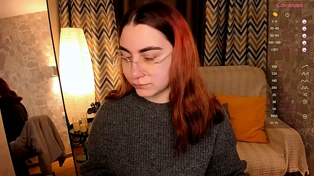 Snapshot of hannacheekss_ chatting on 11/06/25, 02:01 hannacheekss online show from 11/06/25, 02:01